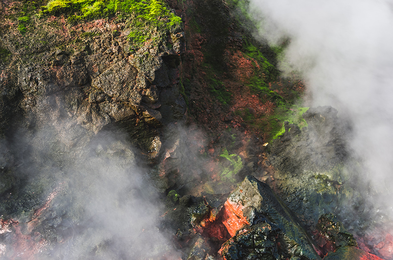 deildartunguhver hot spring rocks and steam